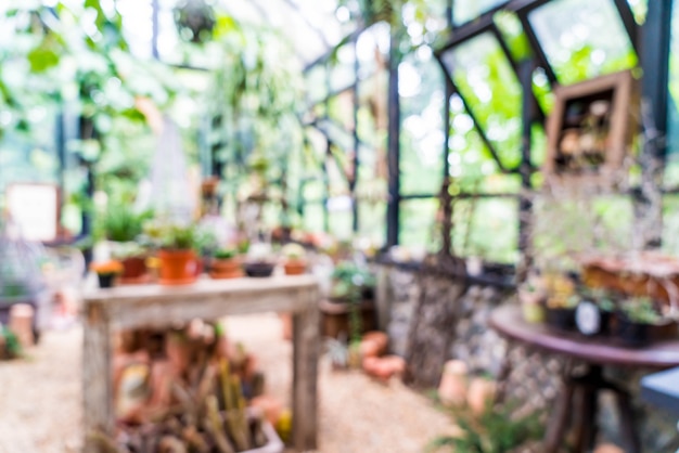 Photo maison de verre abstraite de flou dans le jardin