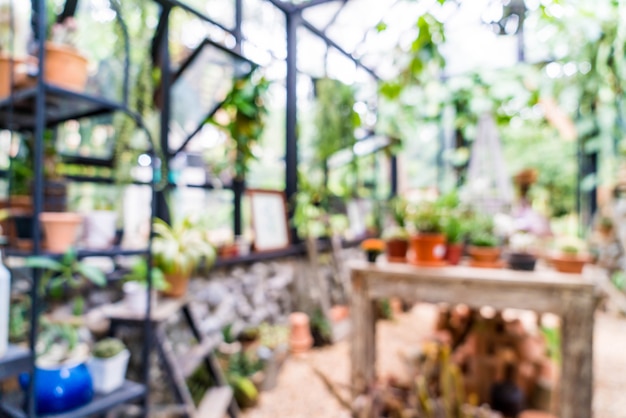 Photo maison de verre abstraite de flou dans le jardin