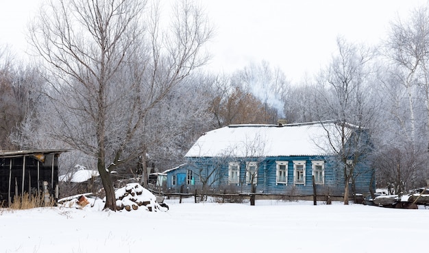 Maison de village en hiver