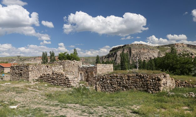 Maisons anciennes dans la ville de Guzelyurt Turquie Aksaray