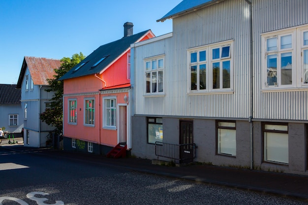 Maisons et bâtiments colorés dans la ville de Reykjavik.