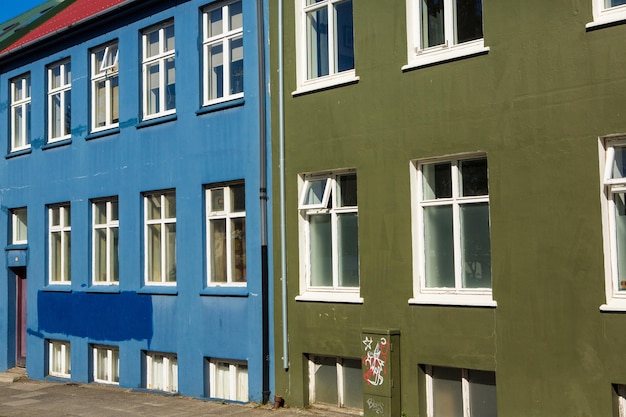 Maisons et bâtiments colorés dans la ville de Reykjavik.