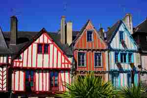 Photo maisons en bois colorées à colombages dans la vieille ville de vannes en bretagne française