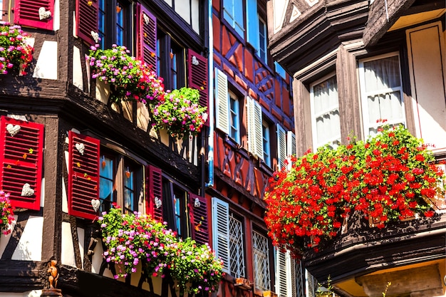 Maisons à colombages traditionnelles colorées d'Alsace en France, ville de Colmar