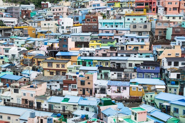 Photo des maisons colorées du village de gamcheon à busan, en corée du sud