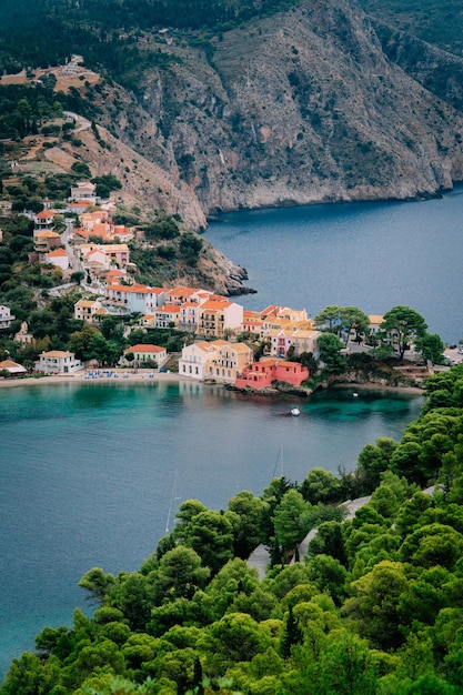 Maisons colorées de la ville d'Asos, Grèce