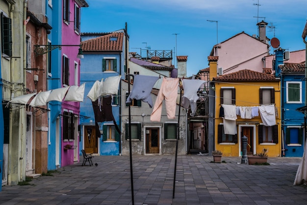 Photo des maisons contre le ciel en ville