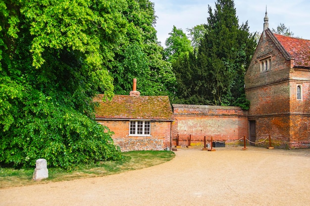 Maisons dans l'arrière-cour d'Audley End House dans l'Essex en Angleterre. C'est une maison de campagne médiévale. Maintenant, il est sous la protection de l'English Heritage.