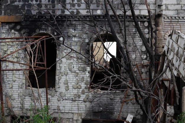 Maisons détruites après des incendies, de l'artillerie et des bombes lors de l'invasion russe de l'ukraine