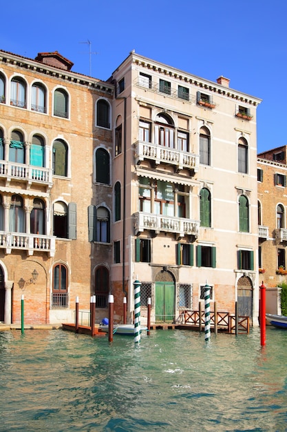 Maisons sur le Grand Canal à Venise, Italie