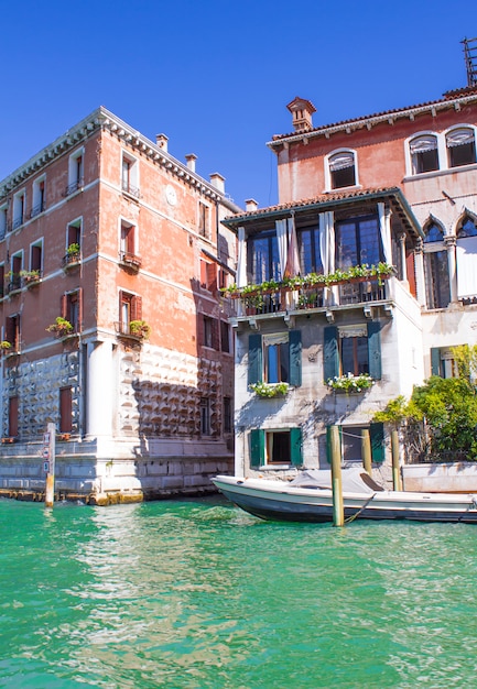 Maisons sur le Grand Canal à Venise