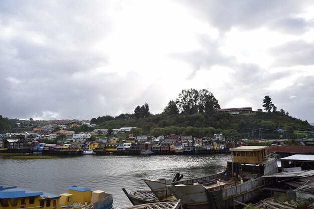 Maisons sur pilotis palafitos dans l'île de Castro Chiloé Patagonie Chili