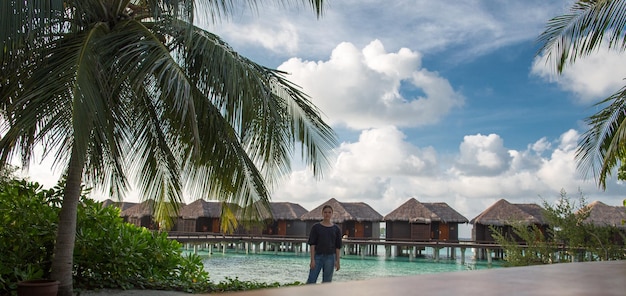 Maisons de plain-pied dans une station balnéaire aux Maldives