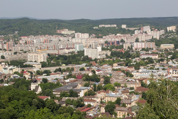 Maisons à plusieurs étages à Lviv