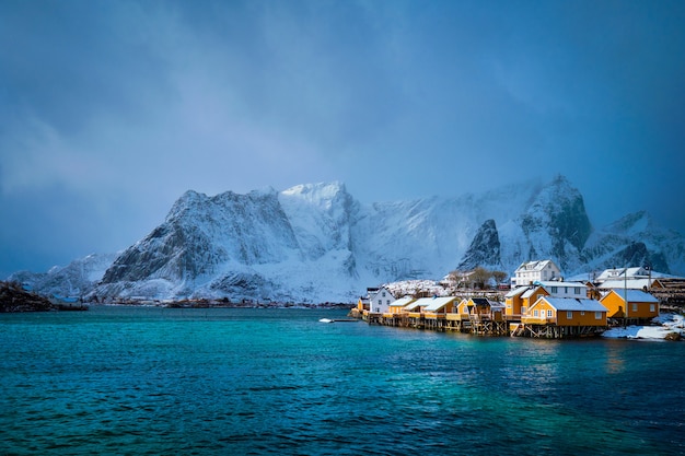 Maisons Rorbu Jaune, îles Lofoten, Norvège