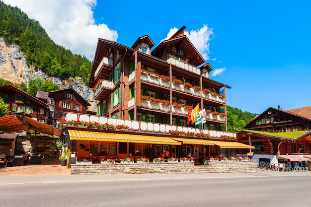 Maisons traditionnelles à Lauterbrunnen Suisse