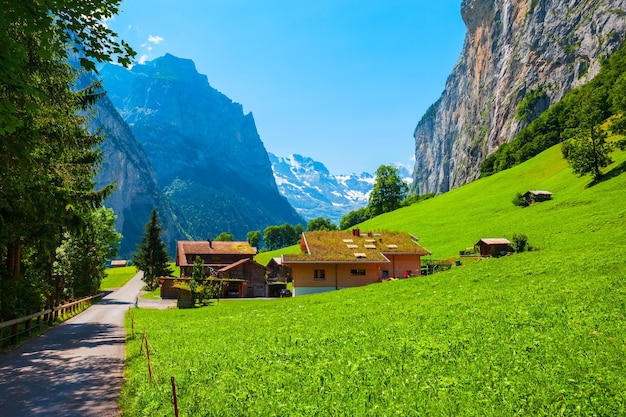 Maisons traditionnelles à Lauterbrunnen Suisse