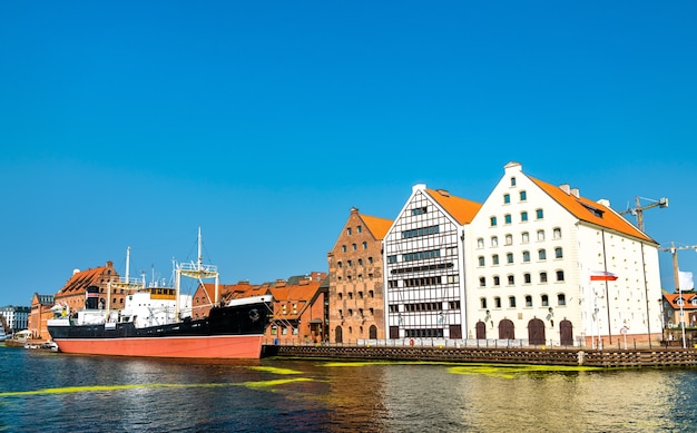 Maisons traditionnelles près de la rivière Motlawa à Gdansk - Poméranie, Pologne