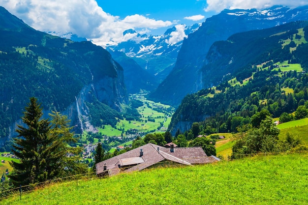 Maisons traditionnelles Vallée de Lauterbrunnen Suisse