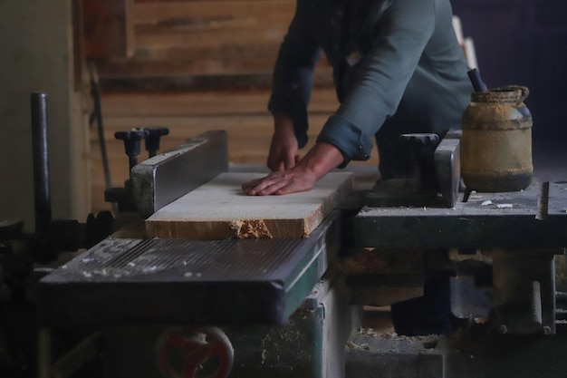 maître charpentier redresseur de bois, ébénisterie