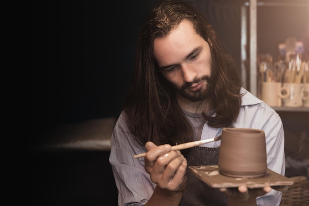 Maître de la poterie artisanale pot de cray fait à la main Fasciné Cup maker artiste travailler avec intention