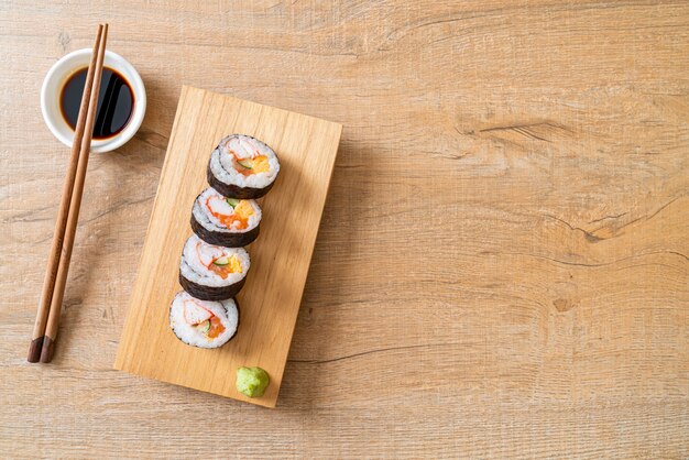 makis rouleaux de sushi mixtes