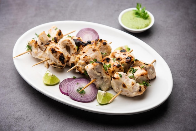 Malai Chicken Tikka ou murgh malai est une délicieuse recette de poulet grillé juteux