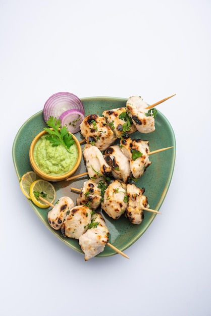 Malai Chicken Tikka ou murgh malai est une délicieuse recette de poulet grillé juteux