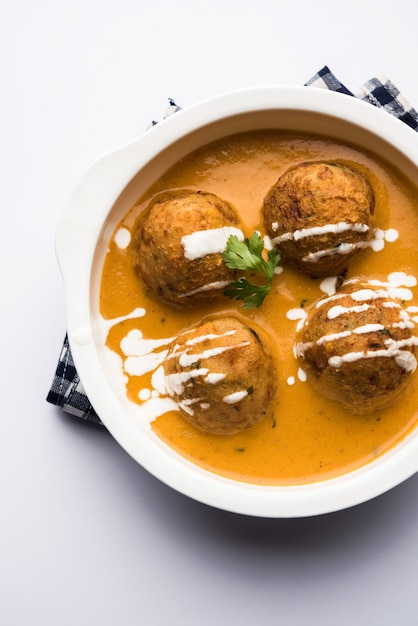 Malai Kofta Curry est une recette spéciale Mughlai servie dans un bol. Mise au point sélective