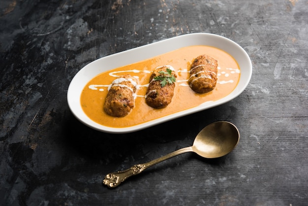 Malai Kofta Curry est une recette spéciale Mughlai servie dans un bol. Mise au point sélective