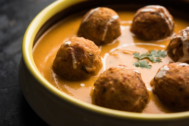 Malai Kofta Curry est une recette spéciale Mughlai servie dans un bol. Mise au point sélective