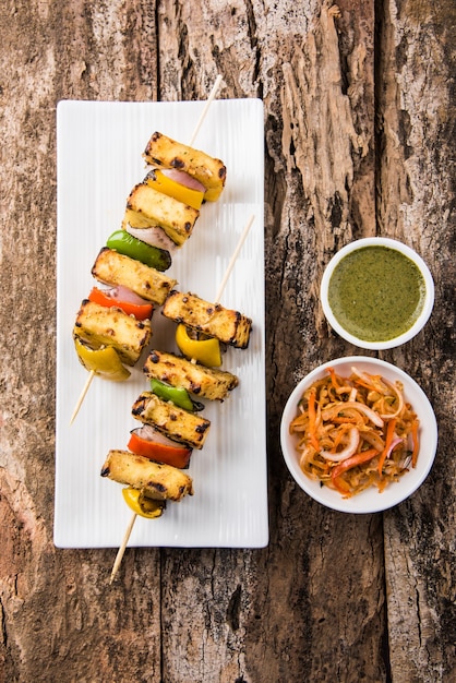 Malai Paneer Tikka Kabab est un plat indien à base de morceaux de fromage cottage