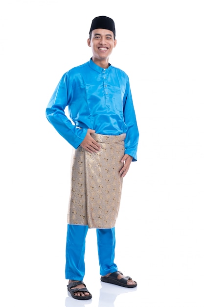 Malaisie mâle avec des vêtements en satin