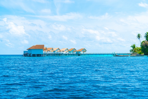 Maldives tropical hotel et île avec plage et mer pour vacances concept de vacances