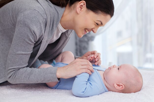 Maman et petit bébé