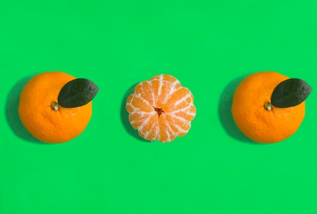 Mandarine sur le fond vert Vue de dessus Gros plan