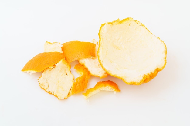 Mandarine fraîche sur fond blanc