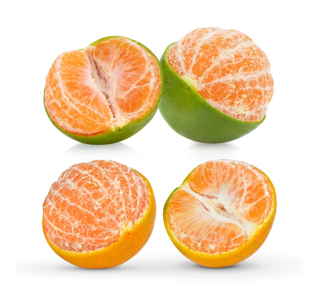 Mandarine orange isolé sur fond blanc