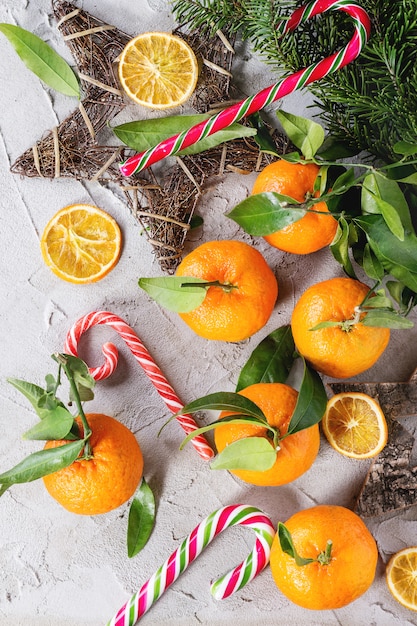 Mandarines dans un décor de Noël