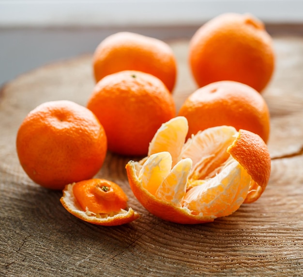 Mandarines sur la table en bois