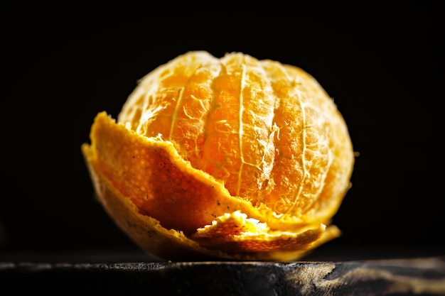 Mandarines sur une table de pays à l'ancienne