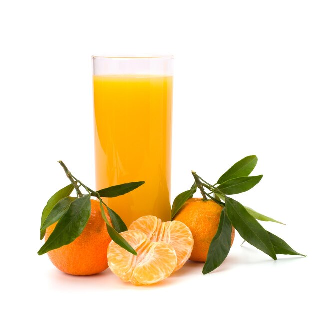 Mandarines et verre de jus