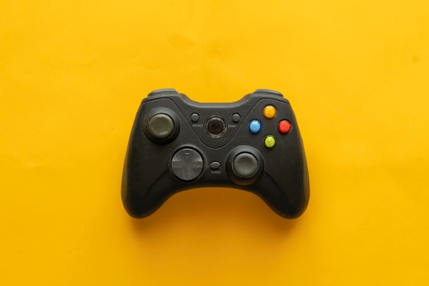 Une manette de jeu pour jouer au contrôleur de divertissement