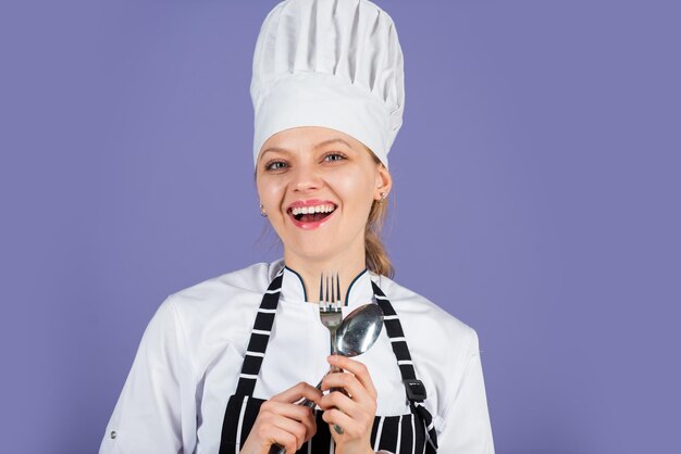 Mangez bien comme votre corps le mérite cuisine style de vie profession et occupation exprimer la confiance et le succès concept d'inspiration femme chef inspirée pour cuisiner des conseils de cuisine de chef