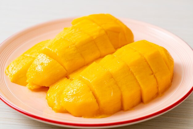 mangue fraîche et dorée