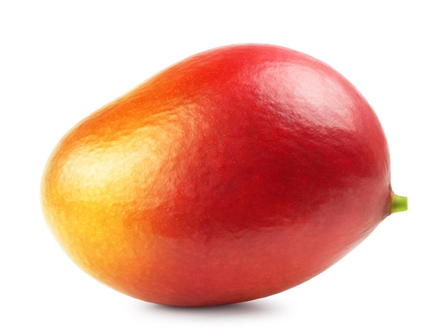 Mangue rouge mûre sur fond blanc.