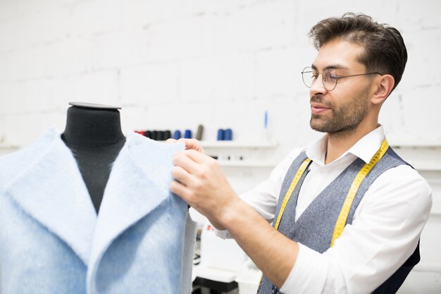 Photo mannequin de tailleur