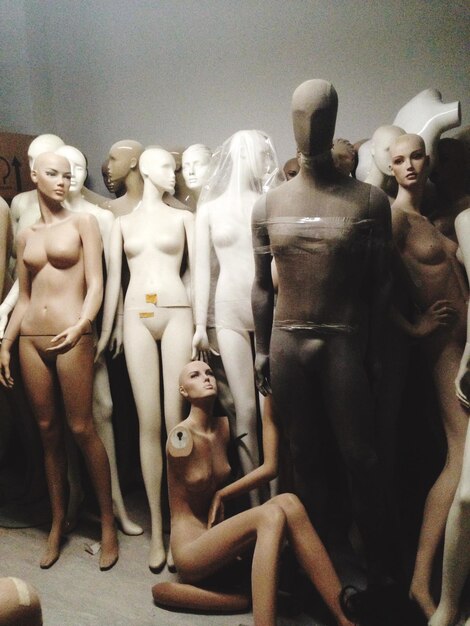 Photo des mannequins en magasin.