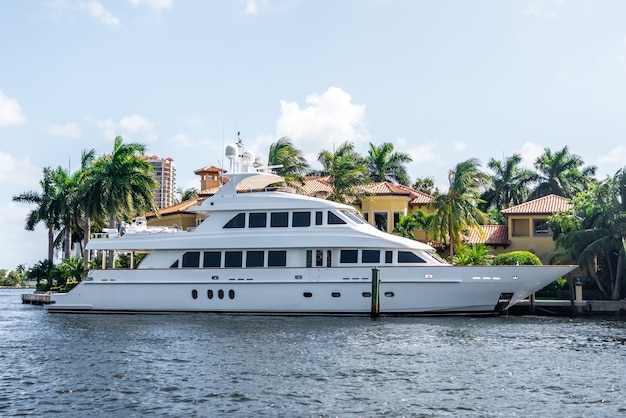 Manoir de luxe au bord de l'eau à fort lauderdale