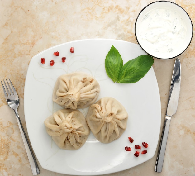 Photo manti boulettes de pâte avec de la viande